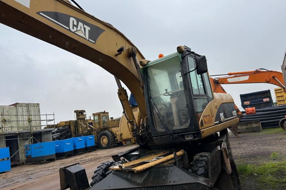 How Many Hours Should a Diesel Excavator Engine Really Last? 2 Excavator Engine Rebuild
