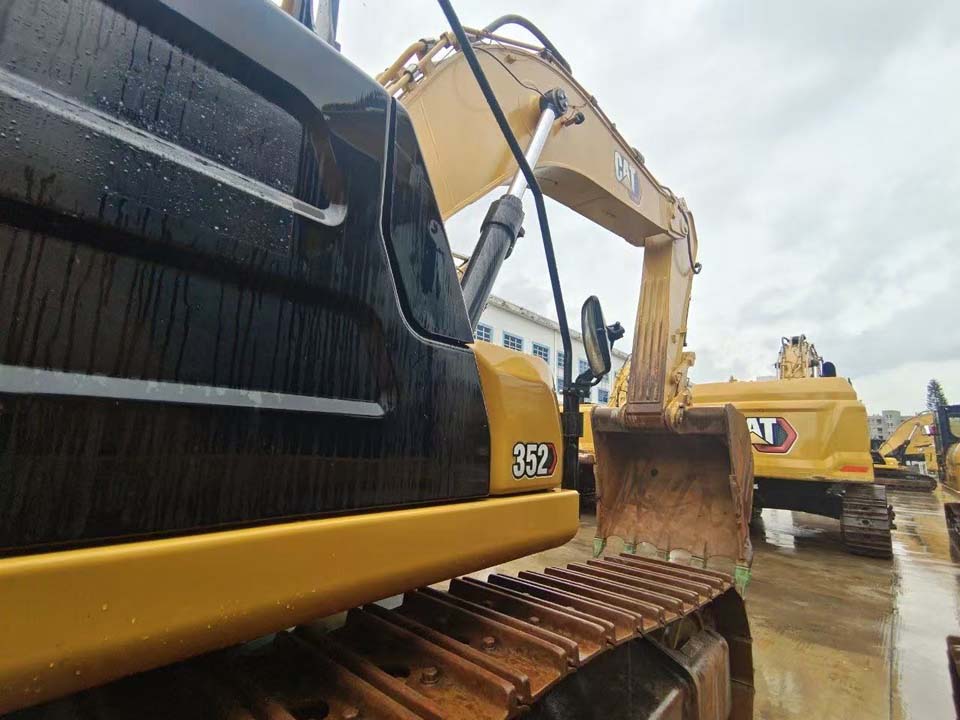 cat352 excavator